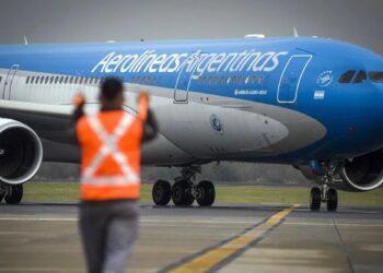 Despedidos en Aerolineas: “Están aprovechando la situación política para manosear a los trabajadores”