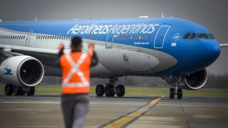 Despedidos en Aerolineas: “Están aprovechando la situación política para manosear a los trabajadores”