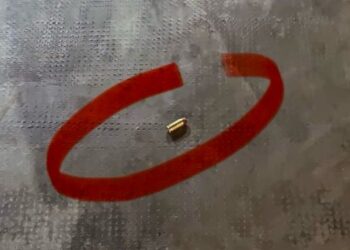 La justicia investiga el hallazgo de una bala en el edificio de Mayra Mendoza