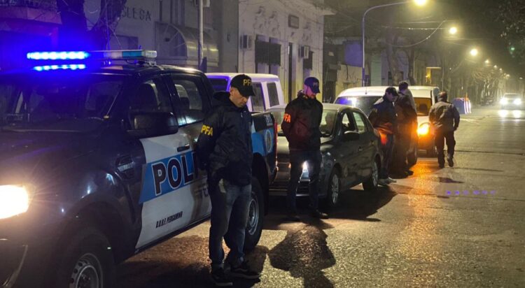 Mega operativo contra la pornografía infantil: 124 allanamientos en toda la provincia