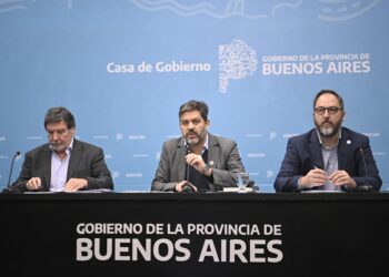 Ministros e intendentes irán a reclamarle a Caputo por los fondos de la provincia