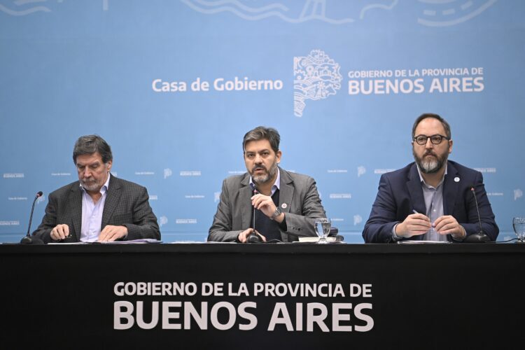 Ministros e intendentes irán a reclamarle a Caputo por los fondos de la provincia