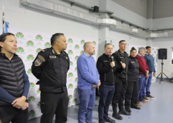 Gray puso en funciones a 200 oficiales de la Fuerza Barrial de Aproximación
