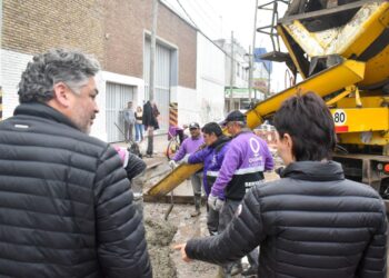 Mayra supervisó nuevas obras de bacheo en Quilmes oeste 