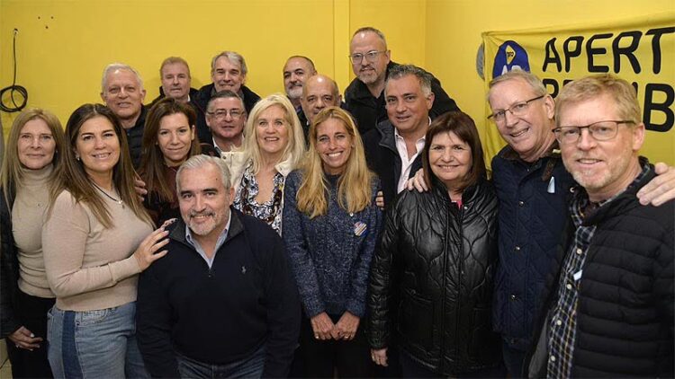 acto conjunto LLA y PRO