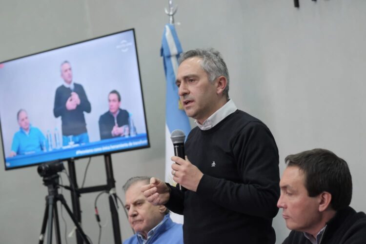 Con un llamado a la autocrítica y la unidad, Larroque alzó la bandera de Kicillof en Varela