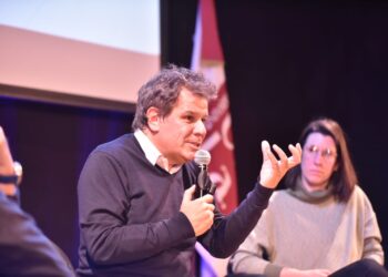 En la UNLA, Manes pidió planificar “una alternativa a futuro”