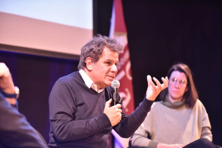 En la UNLA, Manes pidió planificar “una alternativa a futuro”