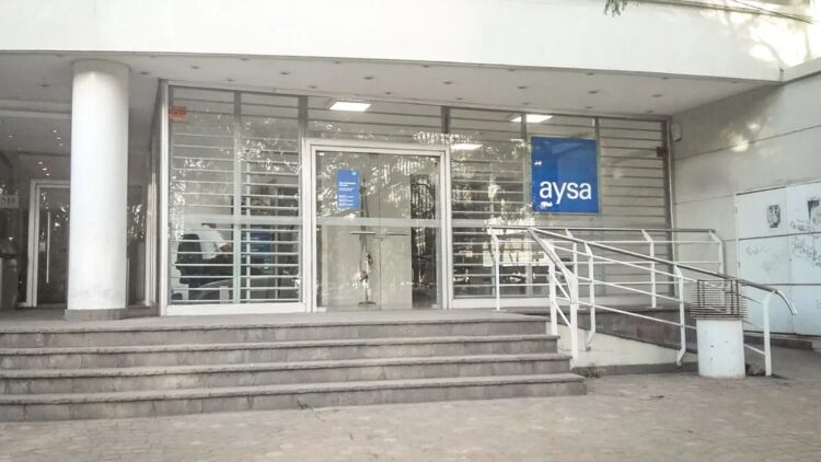 Gray cargó contra el gobierno nacional por el cierre de la oficina de Aysa