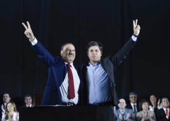 Kicillof viajó a La Rioja y firmó convenios con Quintela