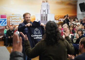 Otermín presentó el programa solidario Compartir Lomas