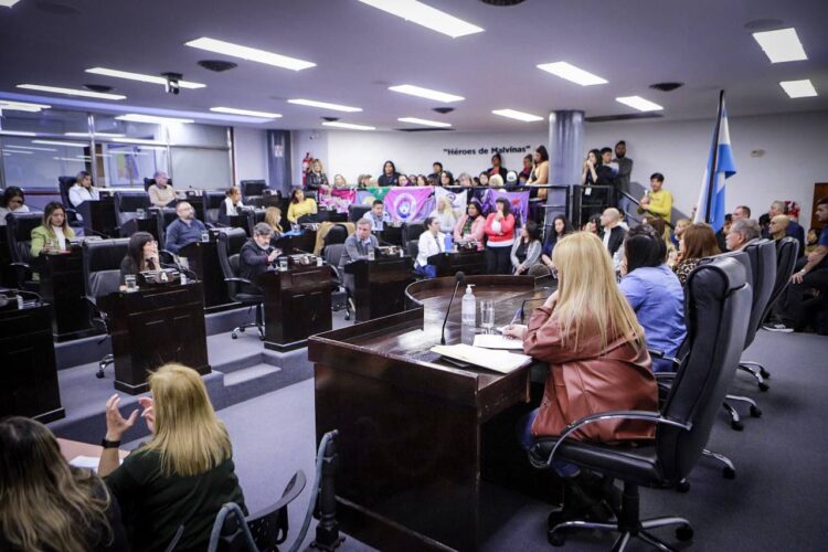 Todos contra todos: otra sesión escandalosa en el HCD de Quilmes