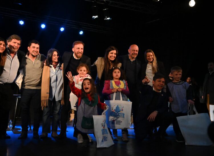 Kicillof visitó Lomas y junto a Otermín presentó un programa de incentivo a la lectura