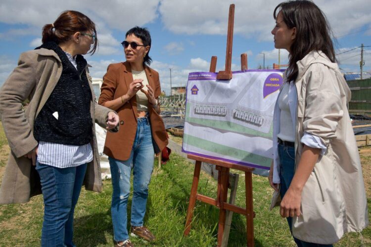 Mayra y Batakis supervisaron obras de 28 viviendas del bario La Odisea