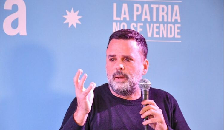 Menéndez bancó a Kicillof: “No podemos limar al principal activo político para salir de este infierno”