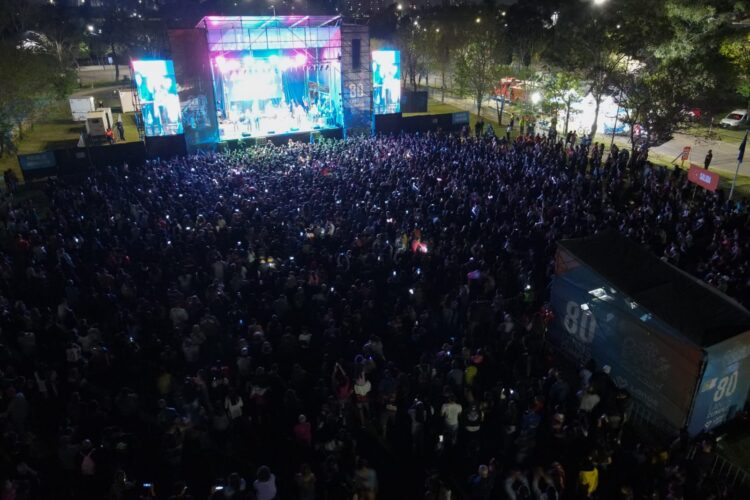 Una multitud participó del aniversario de Lanús