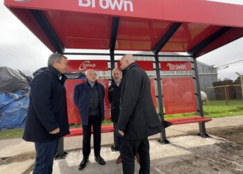 Cascallares supervisó la instalación de equipamiento en el Parque Industrial