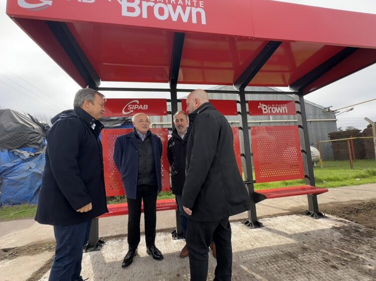 Cascallares supervisó la instalación de equipamiento en el Parque Industrial