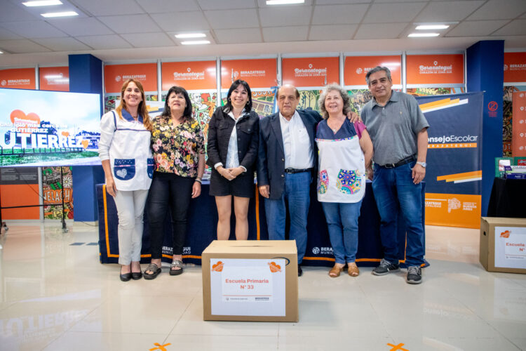 Diez escuelas primarias con jornada completa recibieron kits escolares