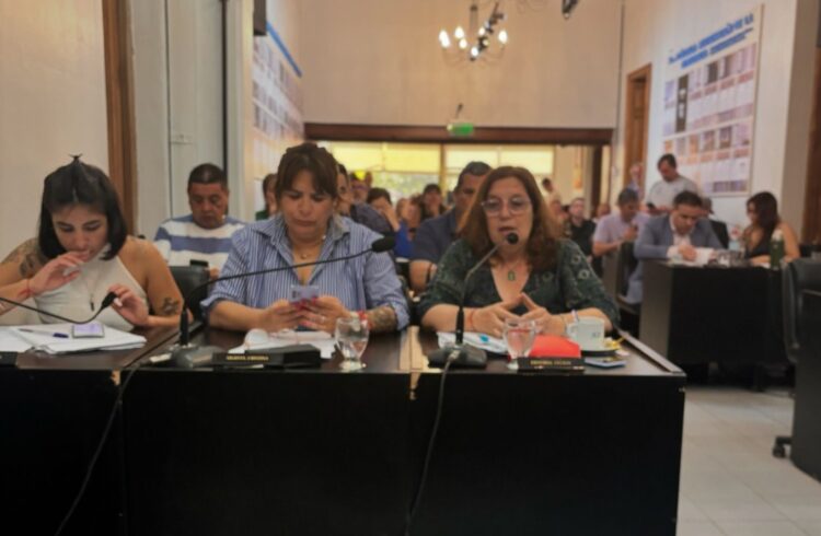 Convenios, tarifas y un reconocimiento a Carlos Kunkel, los ejes de la sesión de Brown