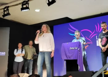 En medio de incidentes Karina Milei desembarcó en La Plata