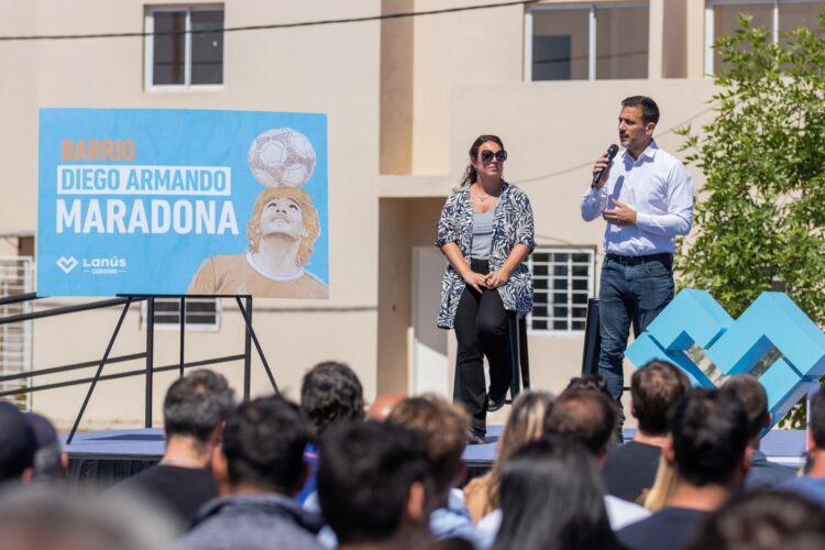 Con criticas a Kicillof, Julián entregó viviendas del barrio Acuba