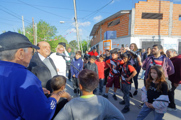Mussi inauguró obras de pavimento