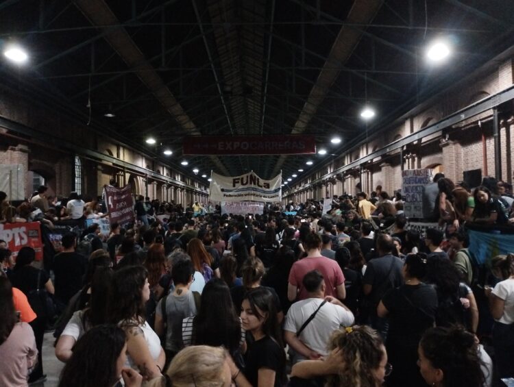 Estudiantes toman la UNLa contra el veto de Milei