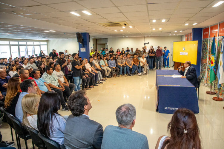 Mussi pasó a planta a 93 empleados municipales