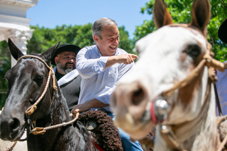 Brown celebró el Día de la Tradición con un desfile en Ministro Rivadavia