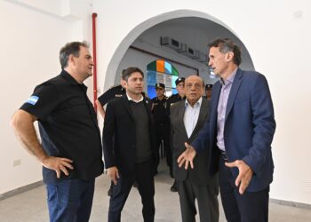 Kicillof inauguró las obras del edificio de sanidad de la Vucetich