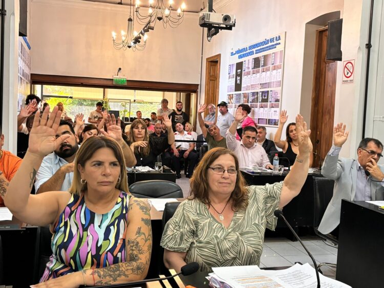 La visita de Alicia Kirchner, la condena a Cristina y expedientes sobre género calentaron la sesión