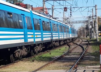 Reclaman mayor señalización en los paso a nivel en Lomas