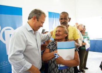 Cascallares entregó viviendas a adultos mayores