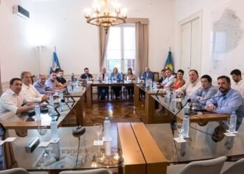 Intendentes se reunieron en la legislatura por el presupuesto de Kicillof