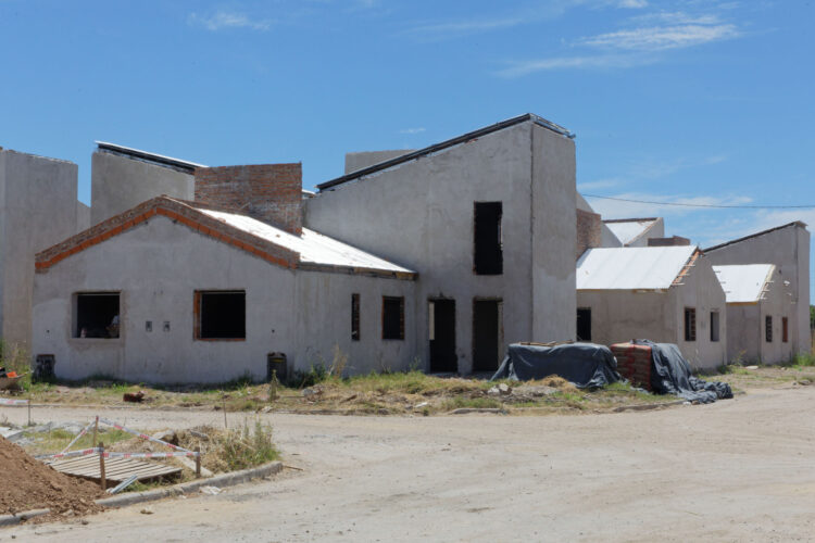 Avanzan las obras de viviendas en el barrio Kennedy Norte en Berazategui