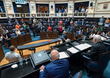 Un sector del UCR pide aprobar el presupuesto de Kicillof