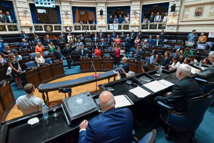 Un sector del UCR pide aprobar el presupuesto de Kicillof