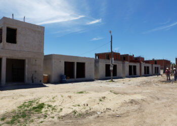 Continúa la construcción de 120 viviendas en el barrio 3 de junio de Berazategui