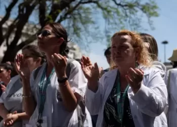«Abrazo a la salud pública» para exigir la entrega de medicación a pacientes oncológicos