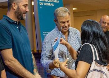 Cascallares entregó ayuda económica