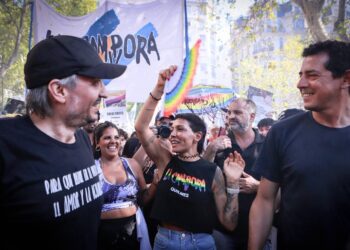 Mayra Mendoza en la marcha: “Milei es cruel y quiere someter al país en su insensibilidad”