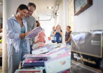 Mayra Mendoza kits escolares