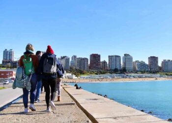 En los últimos dos feriados viajaron un 16 por ciento menos de argentinos