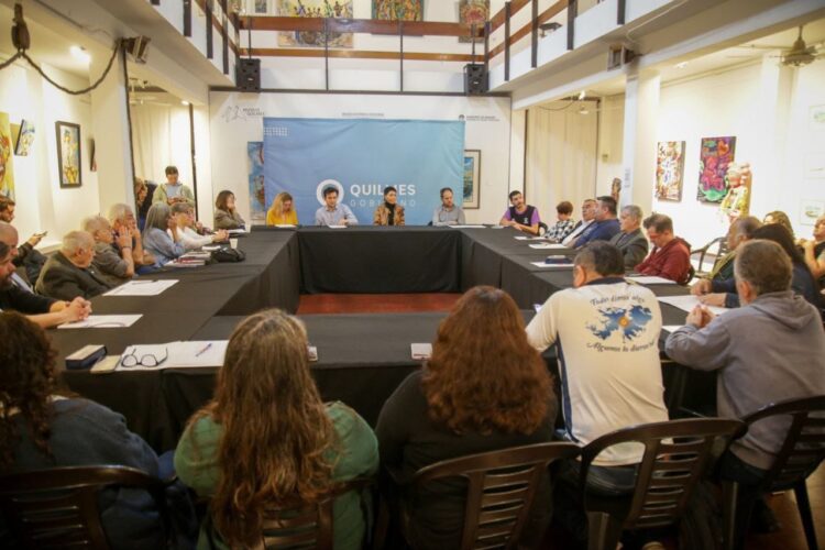 Mayra Mendoza se reunió con referentes de institutos históricos