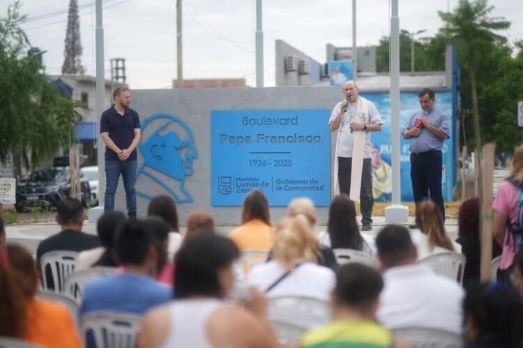 Otermín y el Obispo Lugones inauguraron el Boulevard Papa Francisco