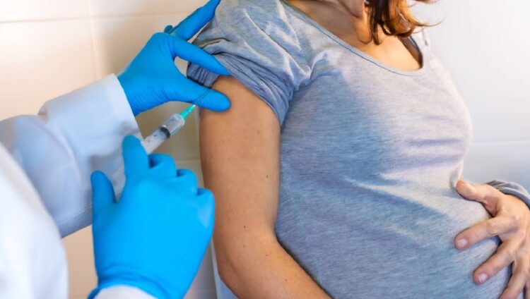 Echeverría lleva adelante la vacunación contra el Virus Respiratorio Sincicial