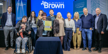 Cascallares participó en la entrega de escrituras a 184 familias