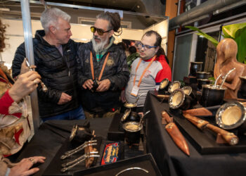 Carlos Balor recorrió la Feria Nacional Berazategui Artesanías