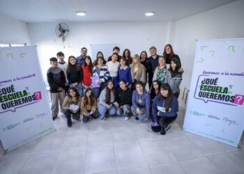 Mayra Mendoza debatió sobre educación en Pergamino